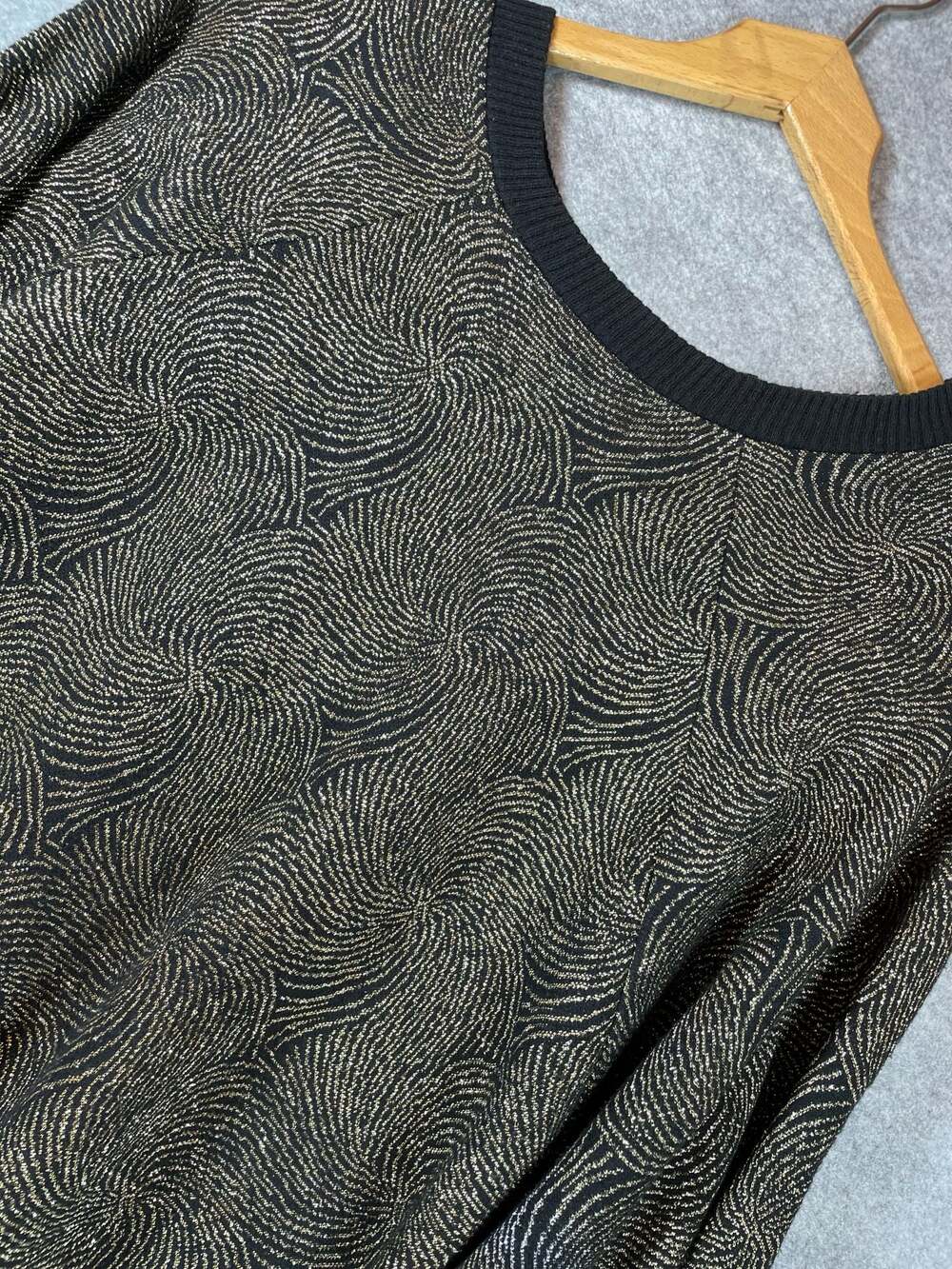 Vintage Metallic Gold and Black Swirl Pattern Knit Sweater